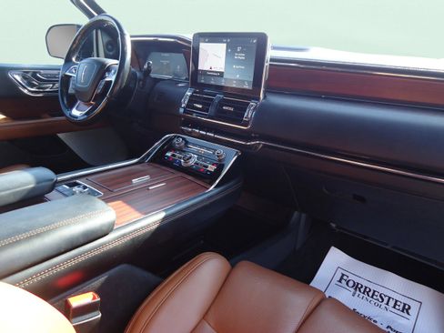 Used 2021 Lincoln Navigator Reserve image 32