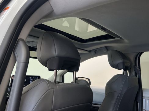 Used 2024 Toyota Sienna XLE image 22