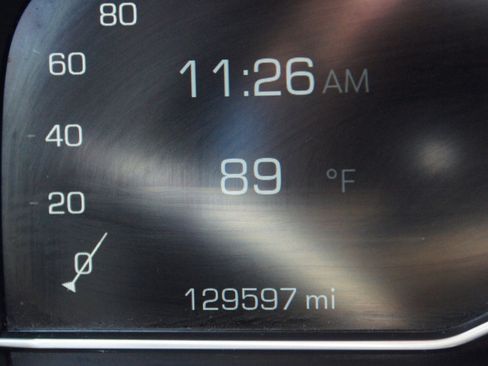 Used 2022 GMC Yukon XL Denali RWD image 4