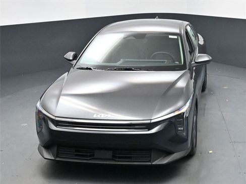 New 2025 Kia K4 LXS image 9