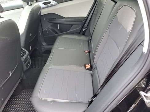 Certified 2025 Volkswagen Taos SE AWD/4WD image 13