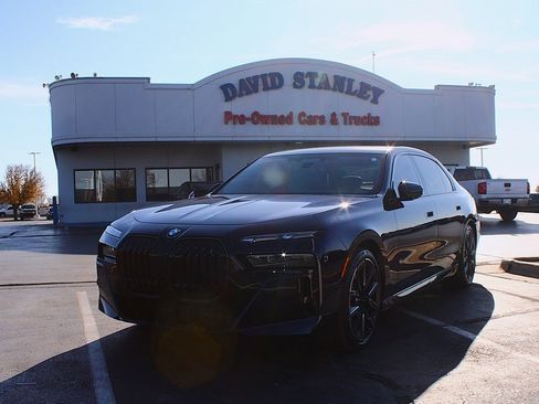 Used 2025 BMW 760i xDrive w/ Executive Package image 2