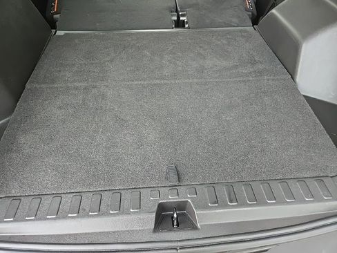 Used 2023 Chevrolet Equinox Premier FWD image 98