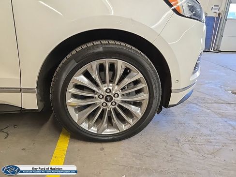 Used 2020 Ford Edge Titanium w/ Equipment Group 301A AWD/4WD image 20
