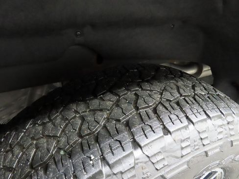 Used 2024 GMC Sierra 1500 AT4 w/ Technology Package image 39