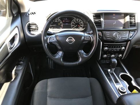 Used 2019 Nissan Pathfinder SV AWD/4WD image 17
