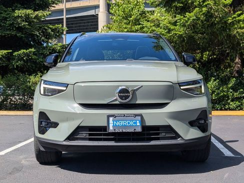 Used 2023 Volvo XC40 Recharge Ultimate AWD/4WD image 2