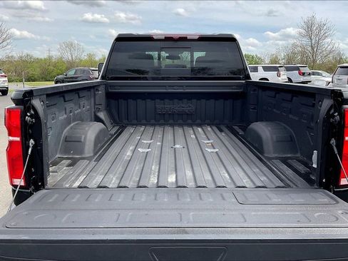 Used 2024 Chevrolet Silverado 2500 High Country AWD/4WD image 9