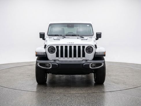 Used 2025 Jeep Wrangler Sahara image 2