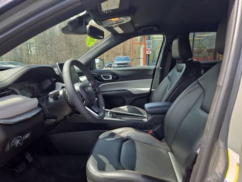 Used 2024 Jeep Compass Limited AWD/4WD image 27