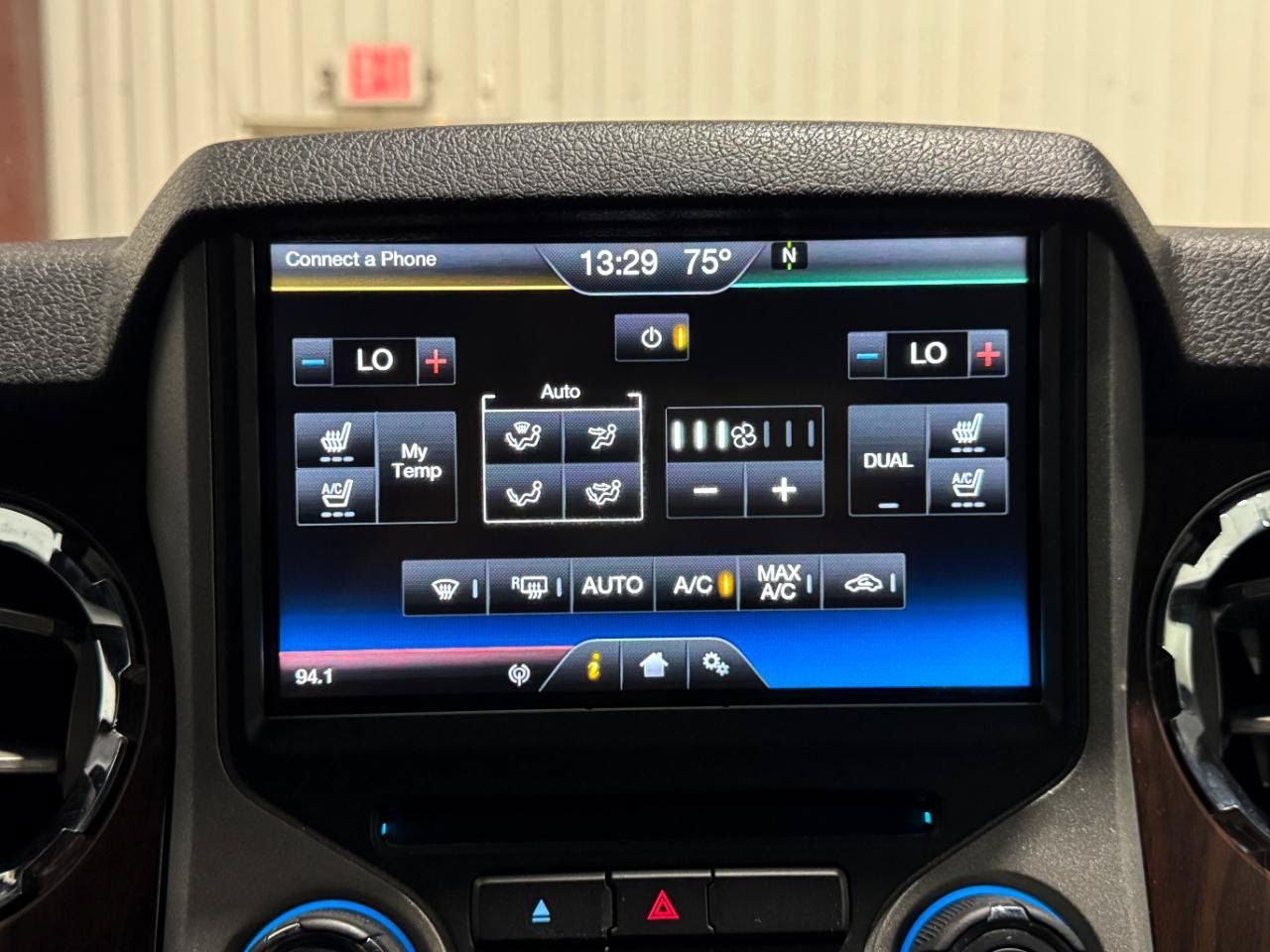 Used 2016 Ford F250 Lariat w/ Lariat Ultimate Package AWD/4WD image 12