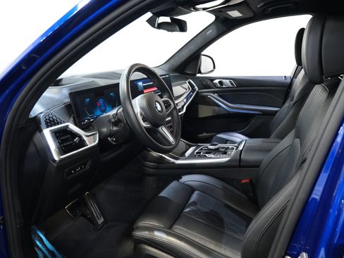 Used 2025 BMW X7 M60i AWD/4WD image 32