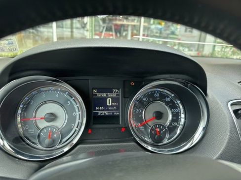 Used 2016 Chrysler Town & Country Touring image 29