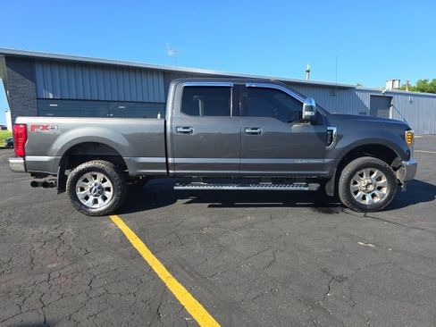 Used 2018 Ford F350 Lariat w/ Chrome Package image 9