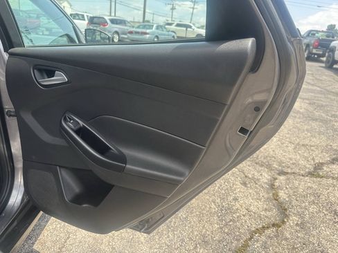 Used 2012 Ford Focus SE FWD image 32