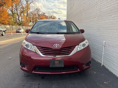 Used 2017 Toyota Sienna LE