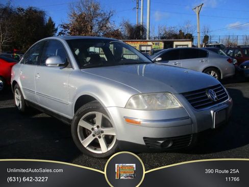 Used 2004 Volkswagen Passat GLX AWD/4WD image 2