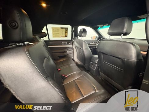 Used 2016 Ford Explorer XLT w/ Equipment Group 202A AWD/4WD image 9