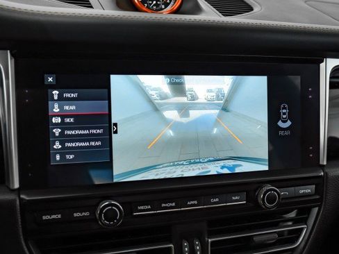 Used 2021 Porsche Macan image 19