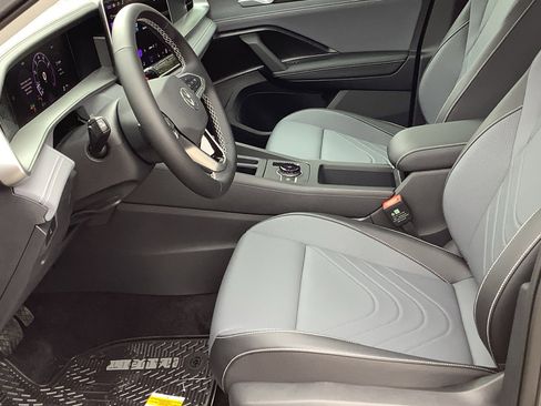 New 2026 Volkswagen Tiguan SE image 23