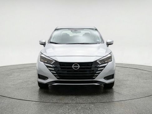 Used 2025 Nissan Versa SV FWD image 2