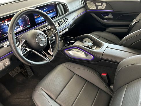 Used 2024 Mercedes-Benz GLS 450 4MATIC image 10