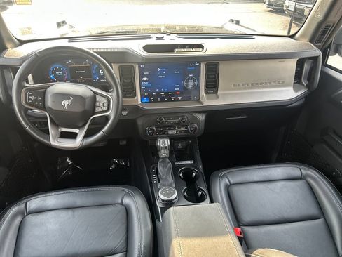 Used 2025 Ford Bronco Outer Banks AWD/4WD image 13