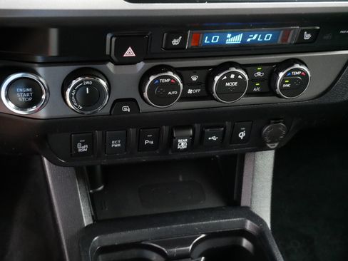 Used 2021 Toyota Tacoma TRD Sport w/ TRD Premium Sport Package AWD/4WD image 23