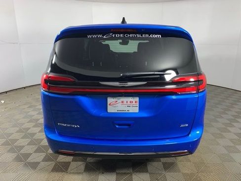 New 2026 Chrysler Pacifica Select image 6