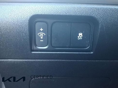 Certified 2025 Kia Sorento S image 17