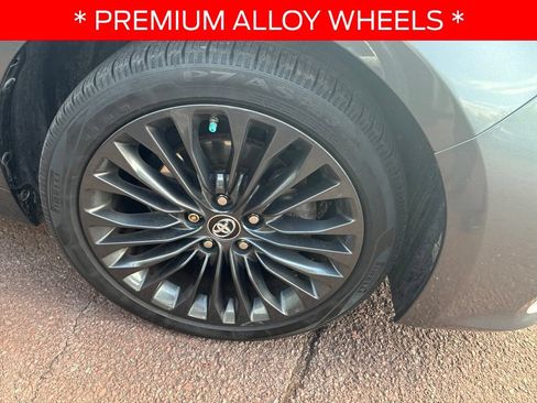 Used 2016 Toyota Avalon Touring FWD image 4