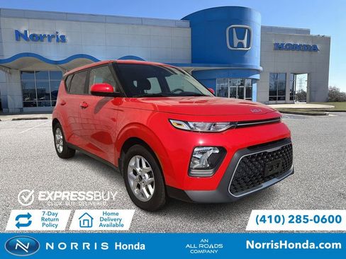 Used 2022 Kia Soul LX w/ Technology Package FWD image 1