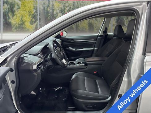 Used 2023 Nissan Altima 2.5 SV image 9