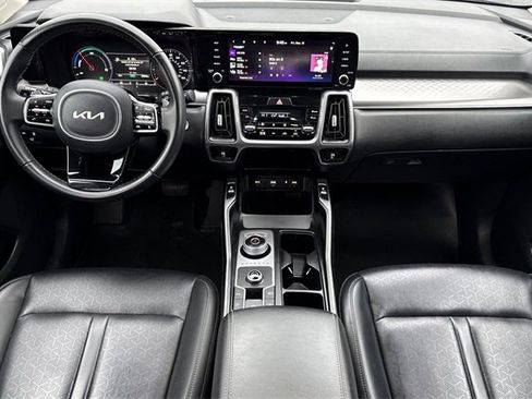 Certified 2023 Kia Sorento EX w/ Panoramic Sunroof Package image 18