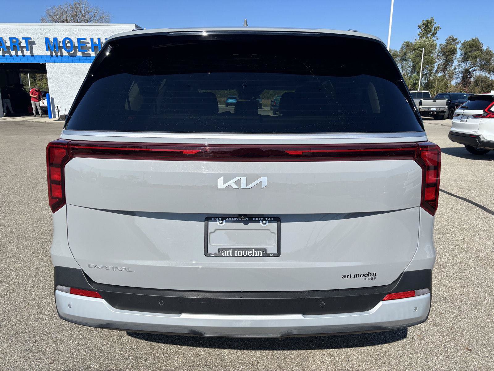 Used 2026 Kia Carnival EX FWD image 4