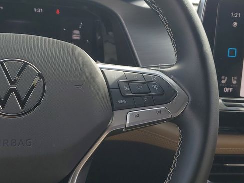 Used 2025 Volkswagen Atlas Cross Sport SE w/ Black Wheel Package image 24