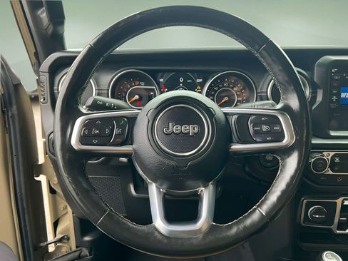Used 2020 Jeep Gladiator Overland AWD/4WD image 14
