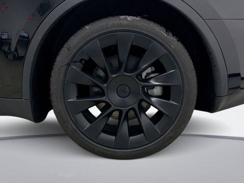 Used 2024 Tesla Model Y Long Range image 11