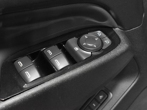 Used 2023 Chevrolet Equinox Premier image 13