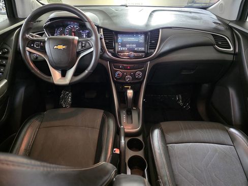 Used 2019 Chevrolet Trax LT w/ LT Convenience Package image 18