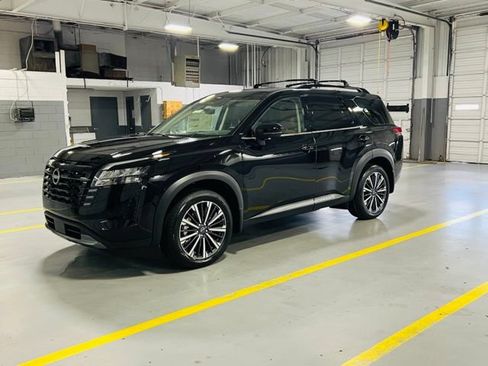 New 2026 Nissan Pathfinder Platinum FWD image 16