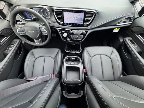 New 2025 Chrysler Pacifica Select AWD/4WD image 2