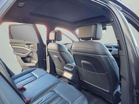 Used 2019 Audi e-tron Prestige w/ Prestige Package image 20