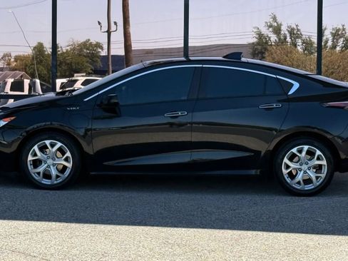 Used 2018 Chevrolet Volt Premier w/ Driver Confidence Package FWD image 4
