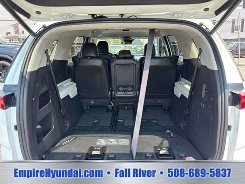 Used 2024 Kia Carnival EX FWD image 14