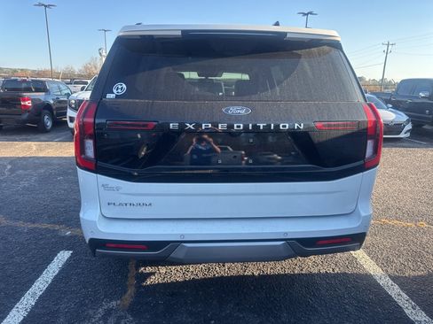 Used 2025 Ford Expedition Platinum w/ Platinum Ultimate Package image 6
