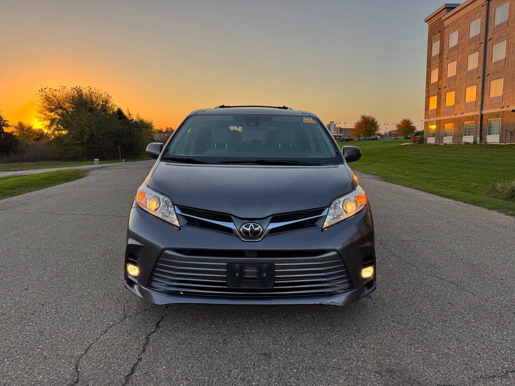 Certified 2018 Toyota Sienna XLE Premium w/ Carpet Mat Package FWD image 13