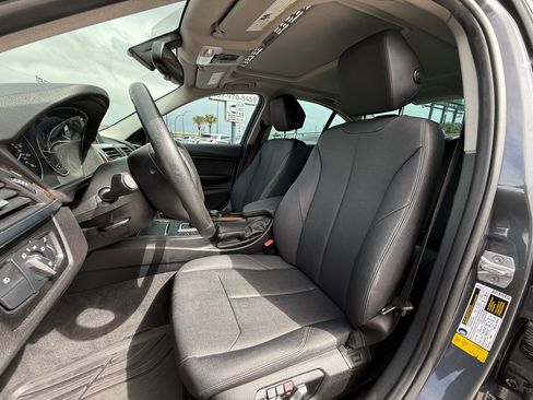 Used 2018 BMW 320i 320i Sedan image 12