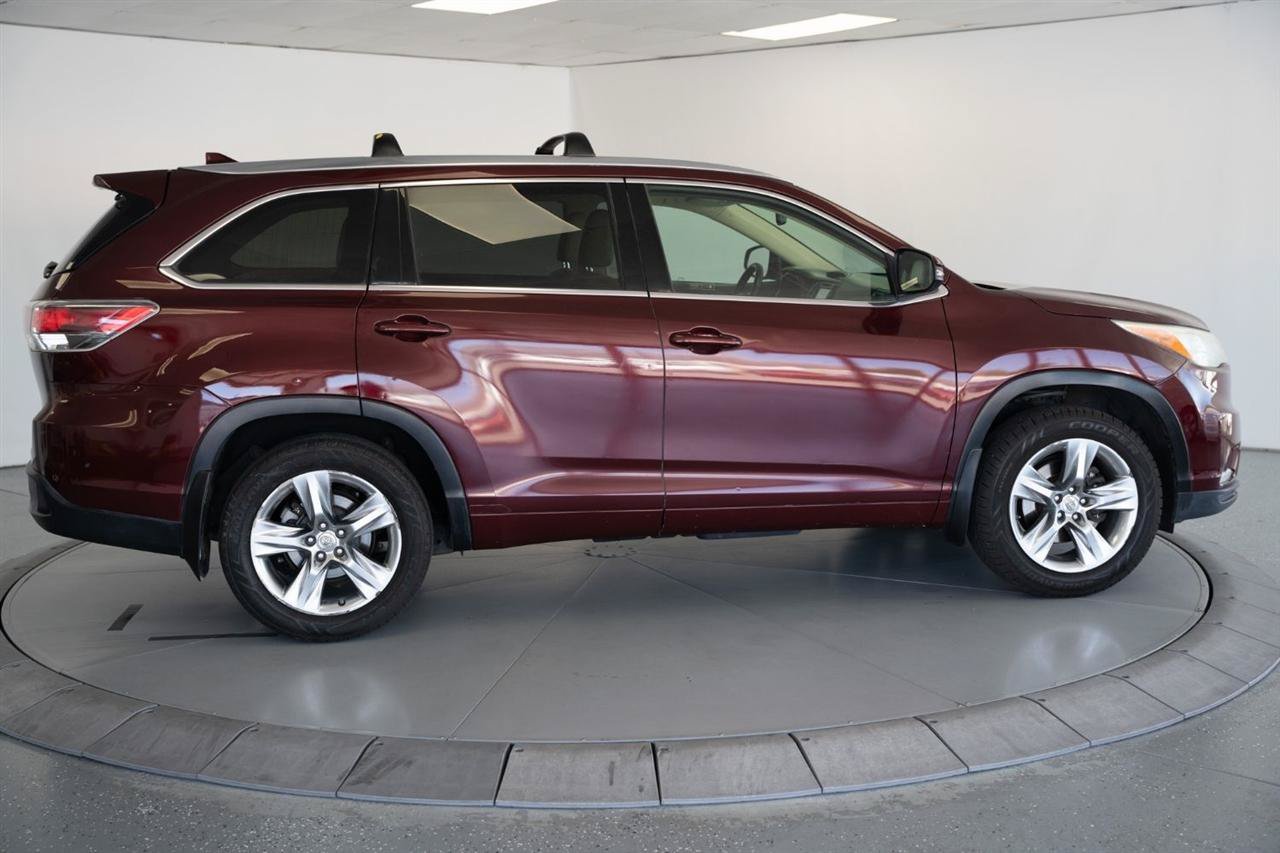 Used 2015 Toyota Highlander Limited Platinum AWD/4WD image 9