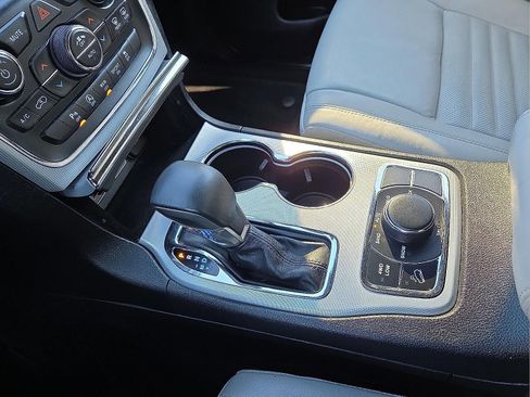 Used 2018 Jeep Grand Cherokee Limited image 25